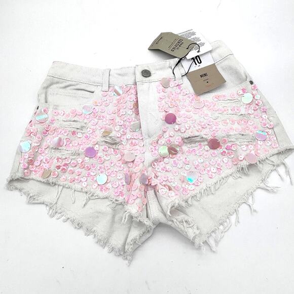 NWT Denim Co. Mini Shorts Women's Sz 6 White Iridescent Pink Distressed Raw Hem - Picture 1 of 14